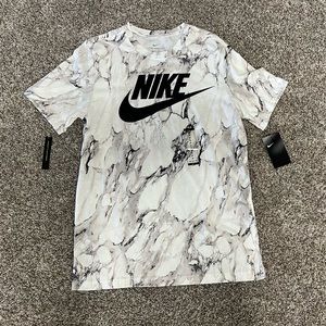 The Nike Tee, Size Medium, Mens, Brand New.